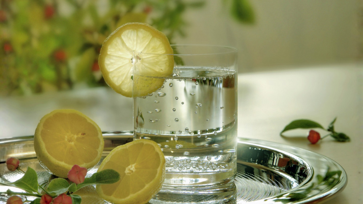 how lemon water benefits