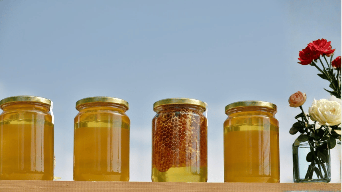 honey-jar-tea-gut-health