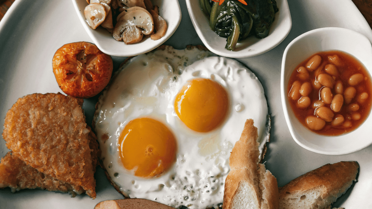 warm-sunlit-breakfast-eggs-toast-table